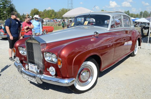 Foreigners Came to the Pumpkin Run