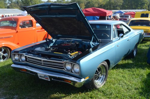 MoPar Muscled to the Pumpkin Run