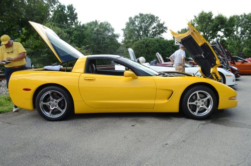 Corvettes Have Their Place at the Glendale Gathering
