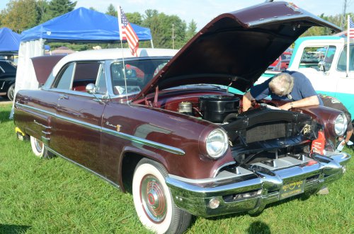 The Blue Oval Came to the Pumpkin Run