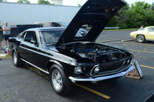1200 Car Club Car Show