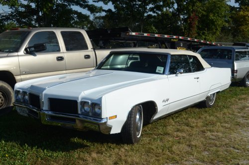 Oldsmobile At the Pumpkin Run