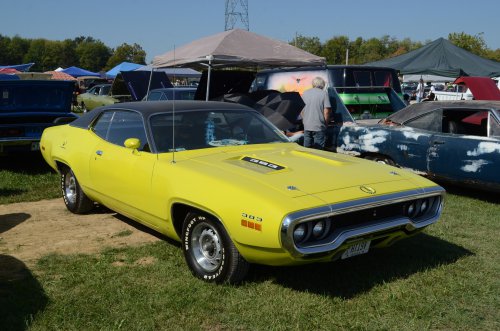 More MoPar Rolled Into the Pumpkin Run