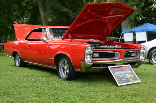 Pontiac Went Rollin' On the River