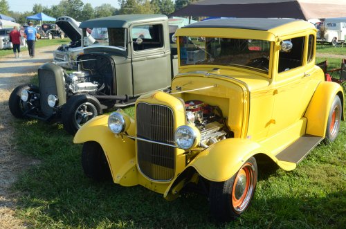 Some Really Old Cars were at the Pumpkin Run