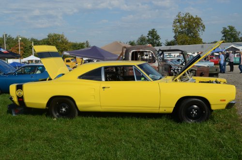 MoPar Muscled to the Pumpkin Run