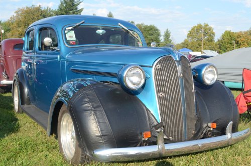 Some Really Old Cars were at the Pumpkin Run
