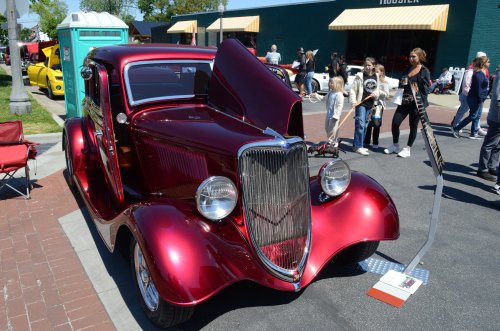 Pre-War Cars Rolled Into Lawrenceburg