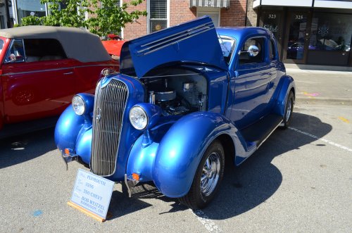 Pre-War Cars Rolled Into Lawrenceburg