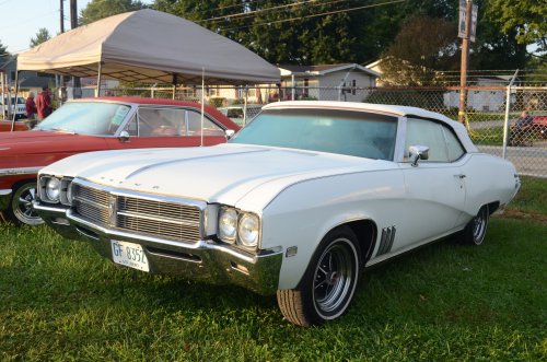 Buick at the Pumpkin Run