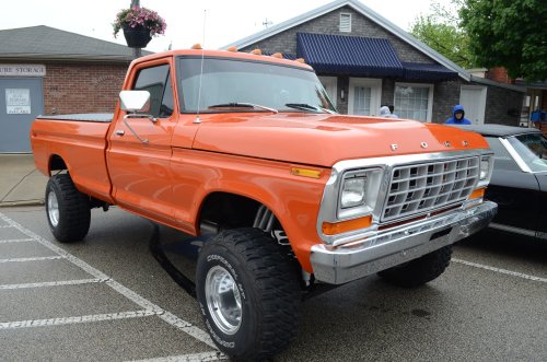 Trucks Cruised to Fight ALS