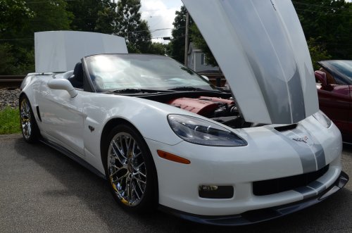 Corvettes Have Their Place at the Glendale Gathering