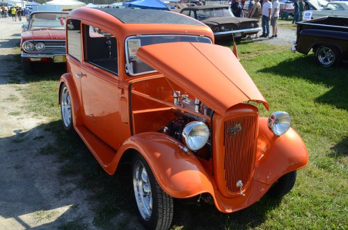 Foreigners Came to the Pumpkin Run