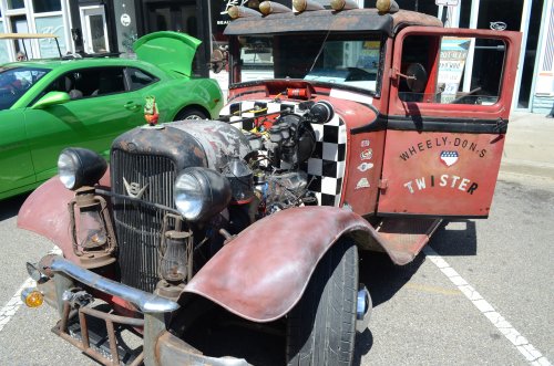 Pre-War Cars Rolled Into Lawrenceburg