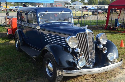 Some Veteran Cars Came to the Pumpkin Run