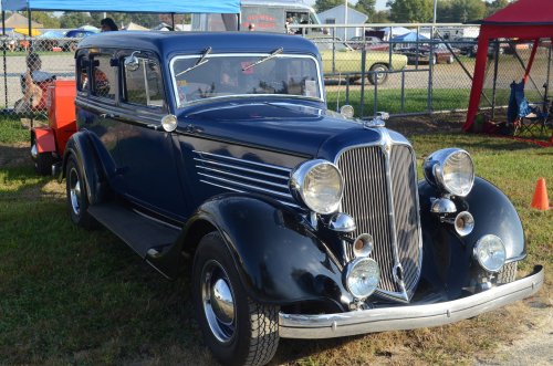 Some Veteran Cars Came to the Pumpkin Run