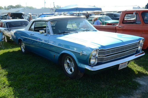 Big and Small, Old and New at the Pumpkin Run