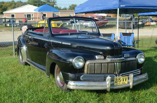 Some Veteran Cars Came to the Pumpkin Run