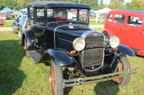 Vintage Vehicles At the Pumpkin Run