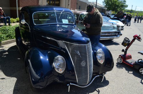 Pre-War Cars Rolled Into Lawrenceburg