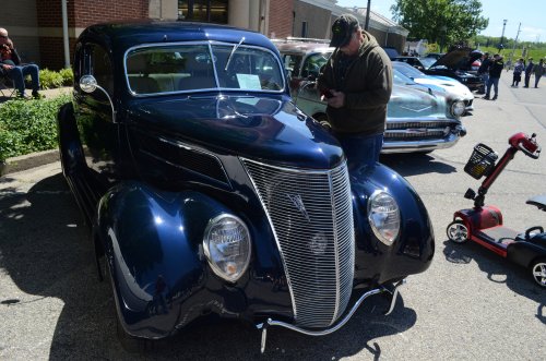 Pre-War Cars Rolled Into Lawrenceburg