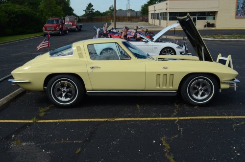 1200 Car Club Car Show