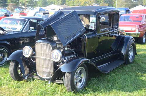 Vintage Vehicles At the Pumpkin Run