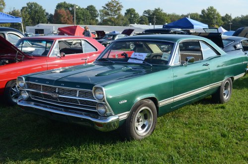 The Blue Oval Came to the Pumpkin Run