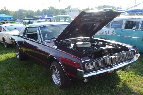 The Blue Oval Came to the Pumpkin Run