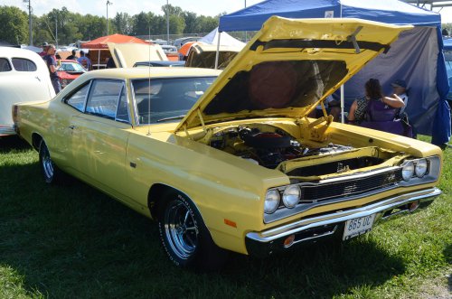 MoPar Showed Off at the Pumpkin Run