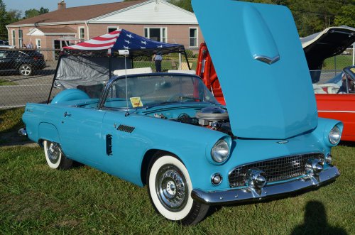 Thunderbirds Rose Up At the Pumpkin Run