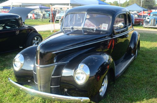 Some Really Old Cars were at the Pumpkin Run
