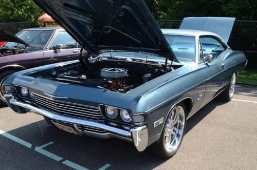 A Buch of GM Cars Came to Blue Ash, and One MoPar