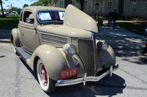 Pre-War Cars Rolled Into Lawrenceburg