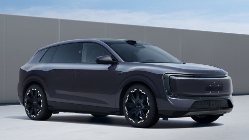 AUDI E7X electric SUV surpassed Xiaomi YU7 and Porsche Macan on track