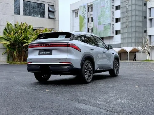 Geely Galaxy’s global model M7 with 1,730 km combined range opens pre-sales, starting from 20,300 USD