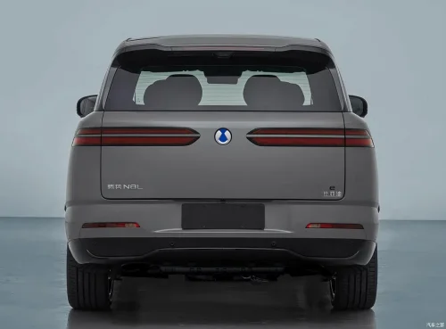 BYD’s new Denza N8L enters pre-sale: large PHEV with 75.26 kWh battery and flash charging