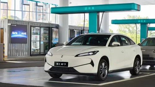 BYD’s ride-hailing brand Linghui launches e7 EV, flash charging version starts at 15,900 USD