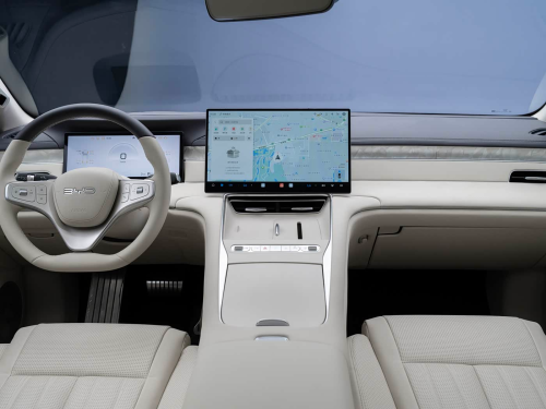 BYD Seal 08 DM-p PHEV debuts with 300 km WLTC pure electric range
