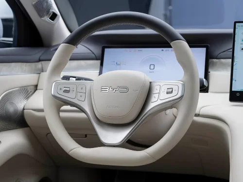 BYD Seal 08 DM-p PHEV debuts with 300 km WLTC pure electric range