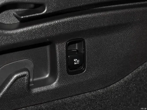 Mercedes-Benz GLC EV’s long wheelbase version debuts in China with S-Class air suspension and 700 km+ range