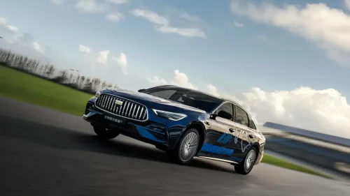 Chinese Geely Starshine 7 sedan hit Silverstone F1 Circuit and began mass production