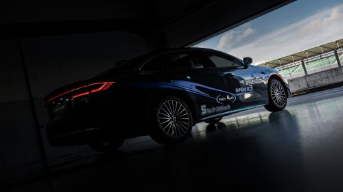 Geely, Chinese Geely Starshine 7 sedan hit Silverstone F1 Circuit and began mass production