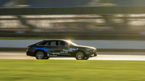 Chinese Geely Starshine 7 sedan hit Silverstone F1 Circuit and began mass production