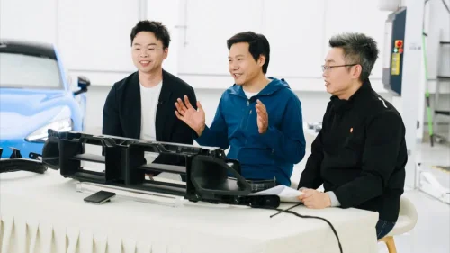 The new Xiaomi SU7 live teardown was held by Lei Jun in China