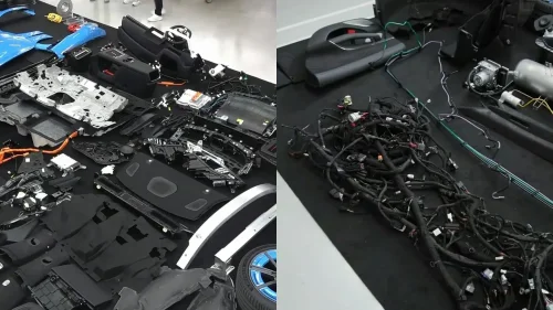 The new Xiaomi SU7 live teardown was held by Lei Jun in China