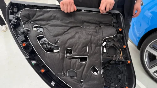 The new Xiaomi SU7 live teardown was held by Lei Jun in China