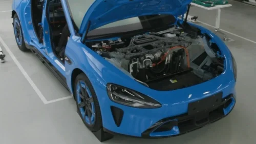 The new Xiaomi SU7 live teardown was held by Lei Jun in China