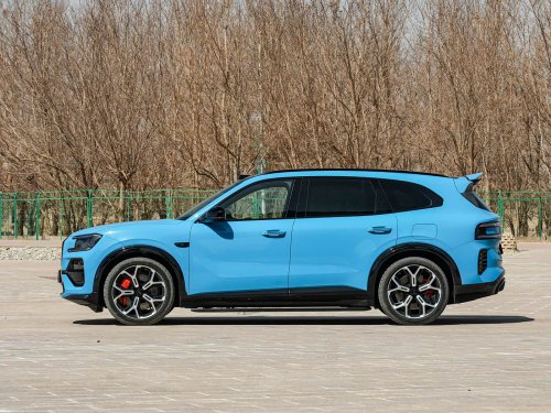 Zeekr 8X launched: 900V hybrid SUV, tri-motor 1,380 hp, 0–100 in 2.96s, starts 45,800 USD in China