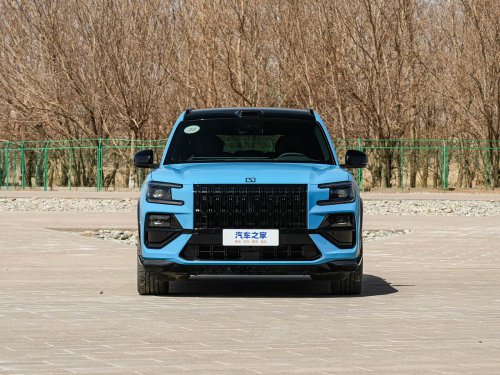 Zeekr 8X launched: 900V hybrid SUV, tri-motor 1,380 hp, 0–100 in 2.96s, starts 45,800 USD in China